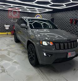 جیپ گراند شیرۆکی